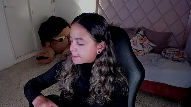 dulce lyraa1 online show from 05-06-26, 04:16