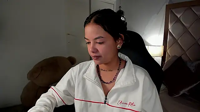 dulce lyraa1 online show from 06-12-26, 04:10