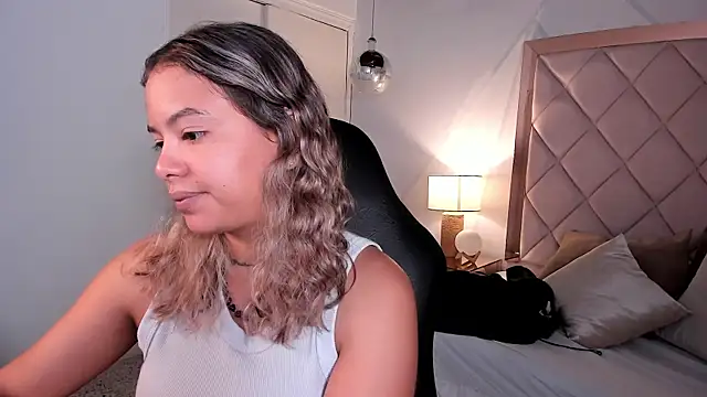 dulce lyraa1 online show from 07-07-26, 08:18