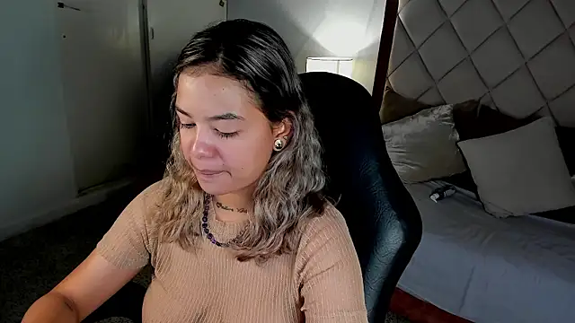 dulce lyraa1 online show from 07-09-26, 04:24