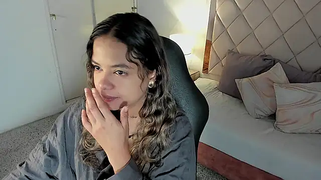 dulce lyraa1 online show from 03-26-26, 04:11