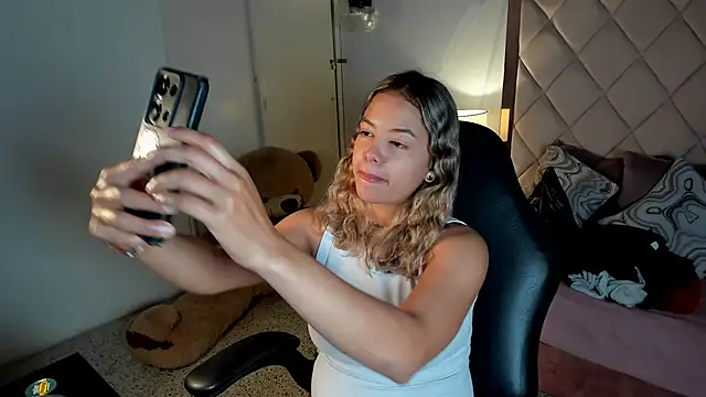 dulce lyraa1 online show from 06-27-26, 05:24