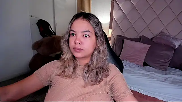 dulce lyraa1 online show from 07-22-26, 06:15
