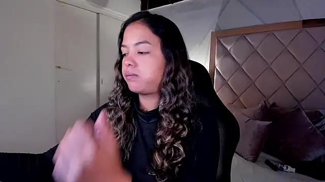 dulce lyraa1 online show from 06-19-26, 04:29