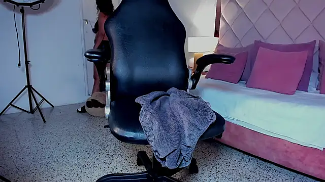 dulce lyraa1 online show from 03-20-26, 04:35