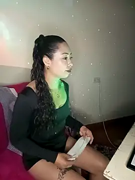 Snapshot of lina_luxe_ chatting on 02-25-26, 11:15 lina luxe online show from 02-25-26, 11:15