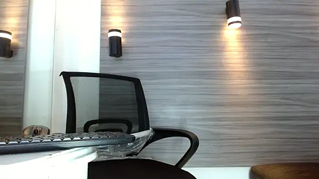 Hollmanhot online show from 06-21-26, 07:41