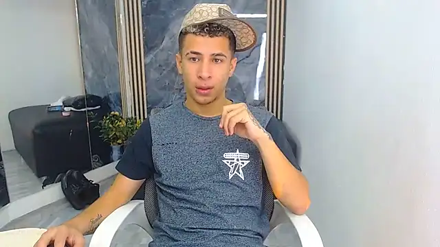 Hollmanhot online show from 05-13-26, 03:02
