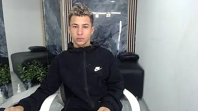 Hollmanhot online show from 04-17-26, 11:35