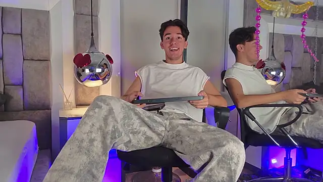 Austin Reedss online show from 04-05-26, 01:18