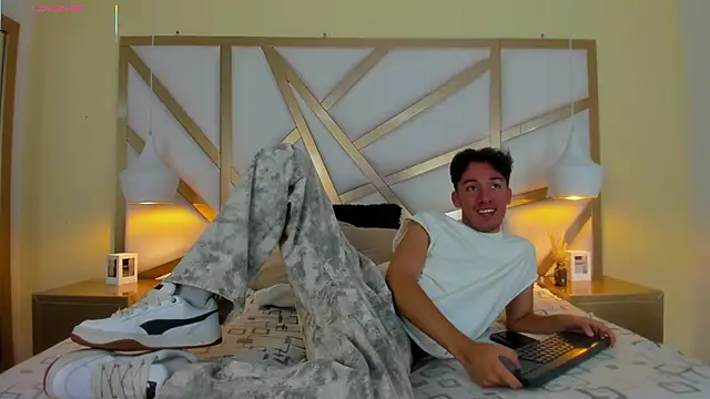 Austin Reedss online show from 04-15-26, 08:31