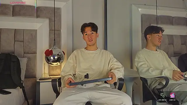 Austin Reedss online show from 03-25-26, 01:32