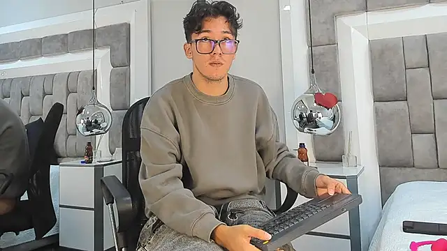 Snapshot of Austin_Reedss chatting on 02-24-26, 03:24 Austin Reedss online show from 02-24-26, 03:24