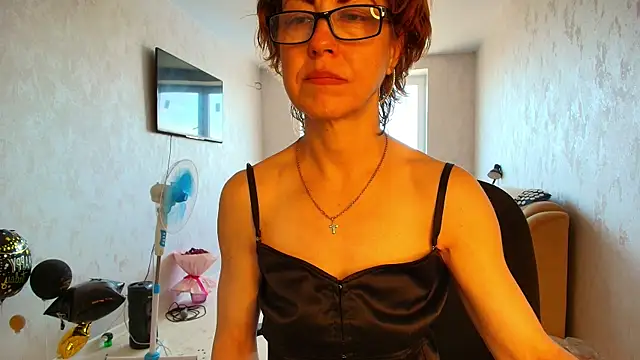 LioraWeiss online show from 05-25-26, 07:07