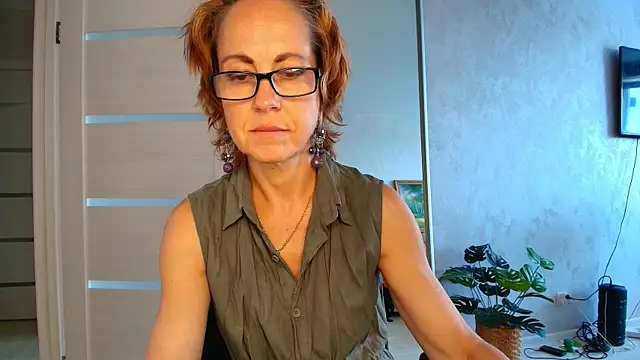 Snapshot of LioraWeiss chatting on 06-30-26, 08:36 LioraWeiss online show from 06-30-26, 08:36