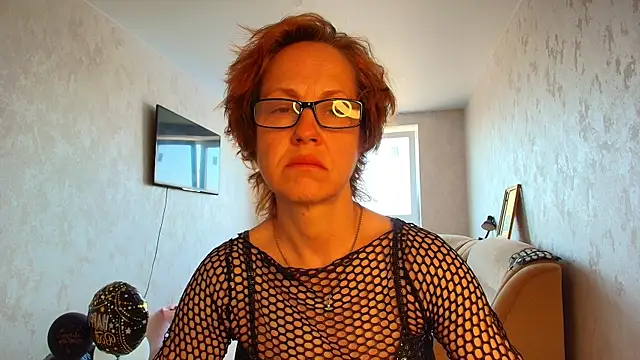 LioraWeiss online show from 05-21-26, 08:01