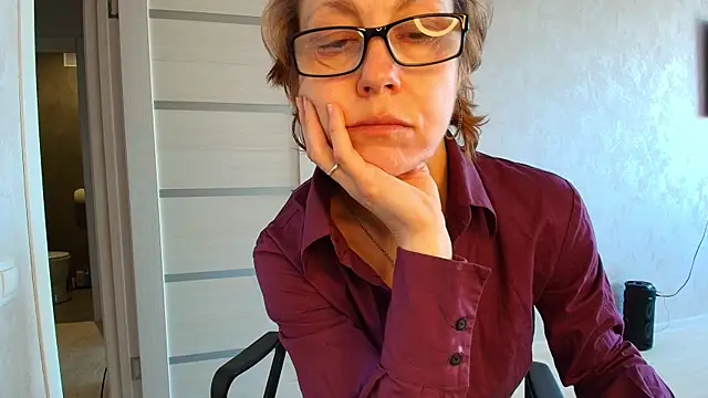 LioraWeiss online show from 05-05-26, 07:11