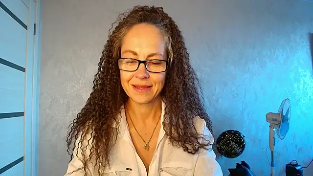 Snapshot of LioraWeiss chatting on 06-03-26, 02:33 LioraWeiss online show from 06-03-26, 02:33