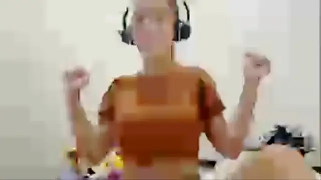 EllieCoconut001 online show from 06-06-26, 10:09