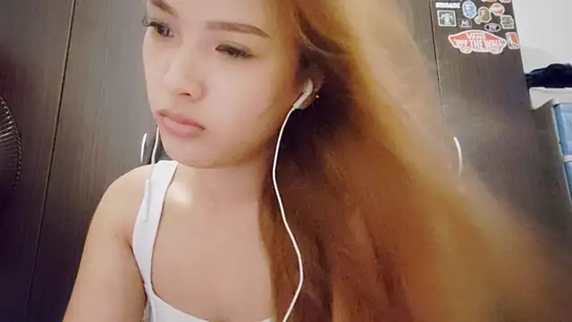 EllieCoconut001 online show from 06-15-26, 10:37