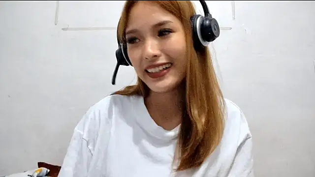 EllieCoconut001 online show from 04-19-26, 11:33