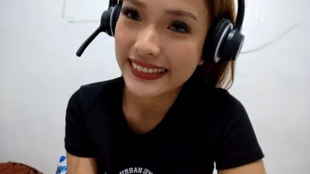 EllieCoconut001 online show from 04-15-26, 10:32