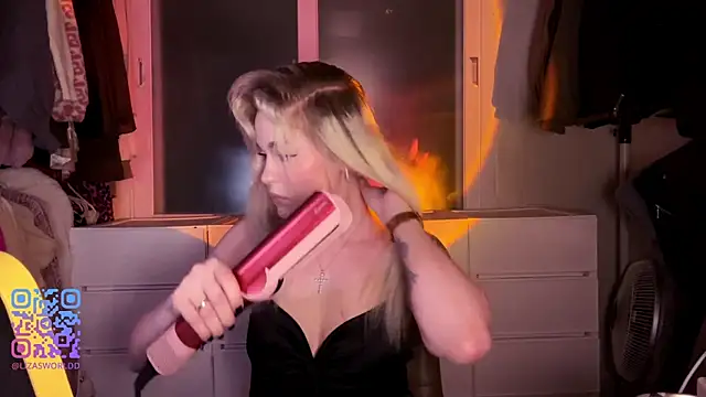 Snapshot of LisaNelsona chatting on 02-26-26, 02:39 LisaNelsona online show from 02-26-26, 02:39