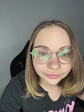 Snapshot of Caboniahoney chatting on 02-27-26, 11:32 Caboniahoney online show from 02-27-26, 11:32