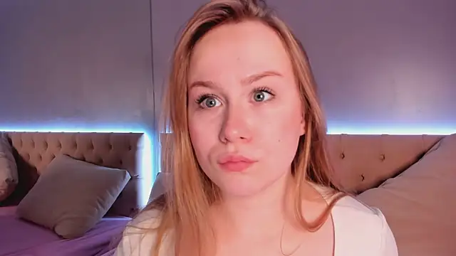 Snapshot of stacy_moorex chatting on 05-20-26, 08:28 stacy moorex online show from 05-20-26, 08:28