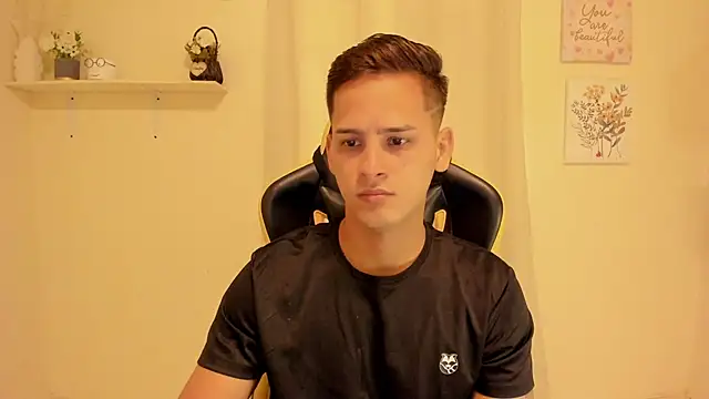 Snapshot of sexy_andres01 chatting on 06-03-26, 02:18 sexy andres01 online show from 06-03-26, 02:18
