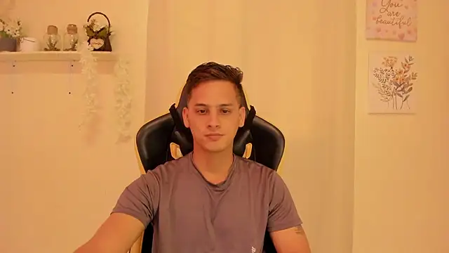 Snapshot of sexy_andres01 chatting on 04-30-26, 03:19 sexy andres01 online show from 04-30-26, 03:19