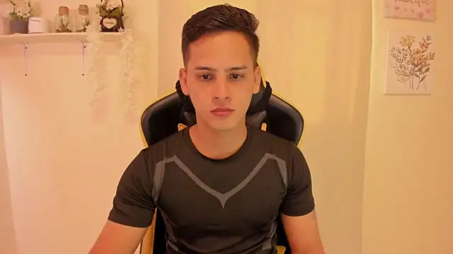 sexy andres01 online show from 04-12-26, 02:31