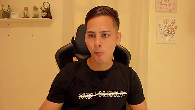 Snapshot of sexy_andres01 chatting on 05-14-26, 01:41 sexy andres01 online show from 05-14-26, 01:41