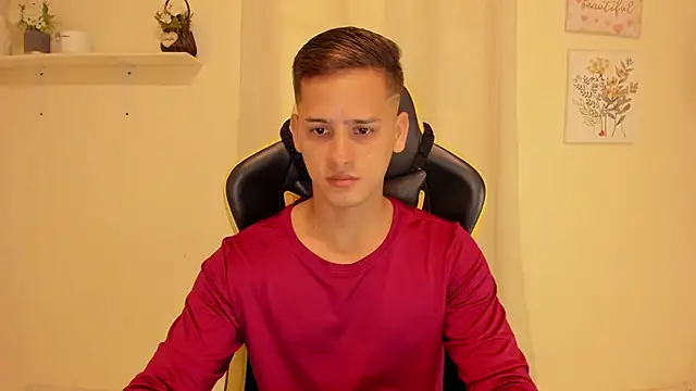 Snapshot of sexy_andres01 chatting on 06-24-26, 02:15 sexy andres01 online show from 06-24-26, 02:15