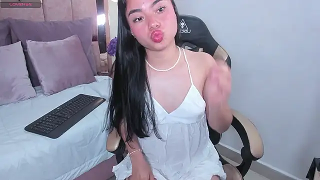 Snapshot of shelseanova chatting on 02-25-26, 01:44 shelseanova online show from 02-25-26, 01:44