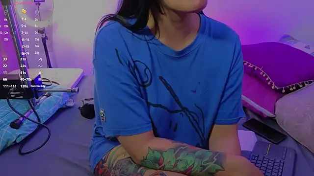 Snapshot of Emma-morelli chatting on 03-10-26, 03:32 Emma-morelli online show from 03-10-26, 03:32