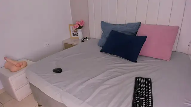 sophia walkett  online show from 06-27-26, 02:45