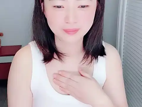 Snapshot of youmi_y chatting on 03-01-26, 03:56 youmi y online show from 03-01-26, 03:56