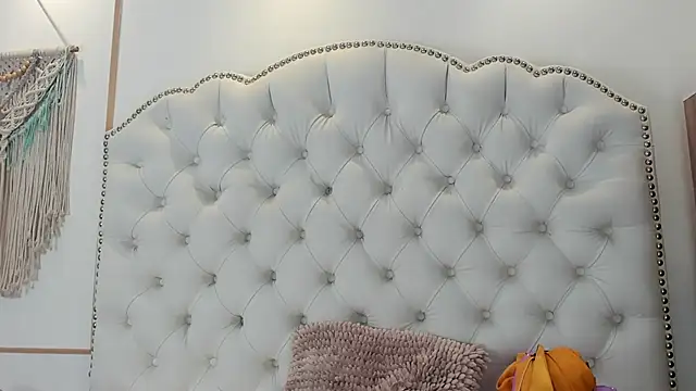 Sara funy online show from 04-30-26, 11:17