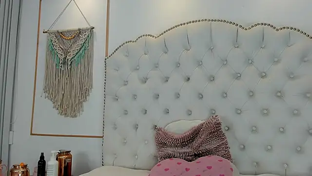 Sara funy online show from 04-15-26, 11:05