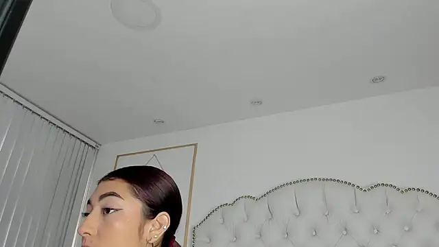 Sara funy online show from 05-27-26, 11:28