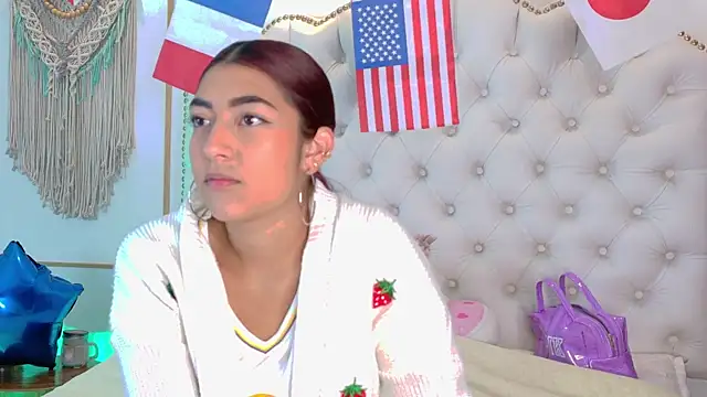 Sara funy online show from 06-17-26, 11:31