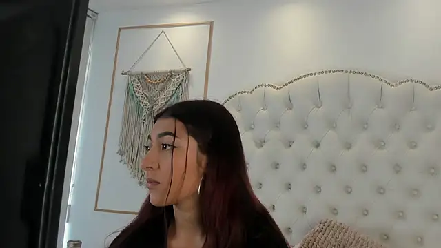 Sara funy online show from 05-22-26, 11:30