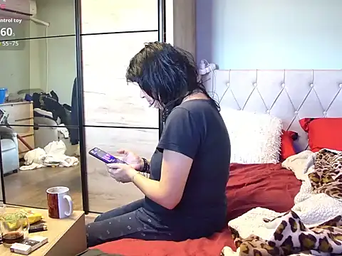 tess1980 online show from 02-25-26, 06:02