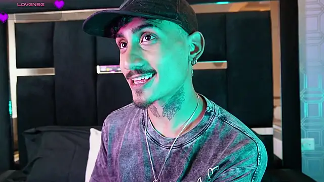 Snapshot of Dark_Eros_ chatting on 02-26-26, 08:20 Dark Eros online show from 02-26-26, 08:20