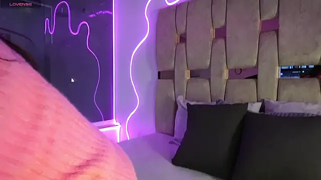 Petitte Mussa online show from 04-17-26, 03:20