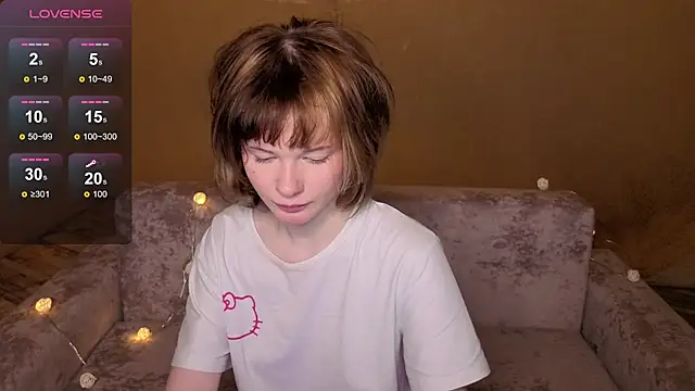 Snapshot of MikassaBowl chatting on 02-25-26, 01:44 MikassaBowl online show from 02-25-26, 01:44