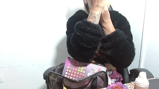 Divinejewel69 online show from 05-06-26, 08:18