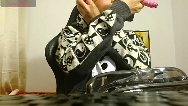 Divinejewel69 online show from 04-13-26, 08:18