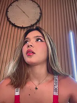 Snapshot of Sofia-Velez chatting on 02-25-26, 09:14 Sofia-Velez online show from 02-25-26, 09:14